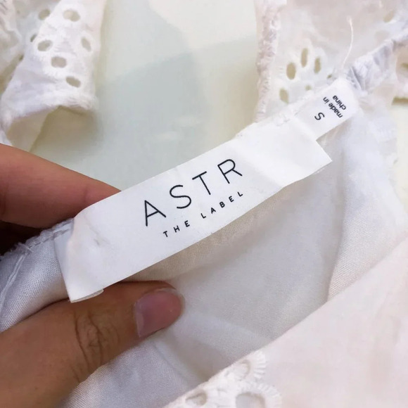 ASTR The Label Bohemian Classic Cutout Ruffle Eyelet Mini Dress Women's Small - Picture 3 of 9